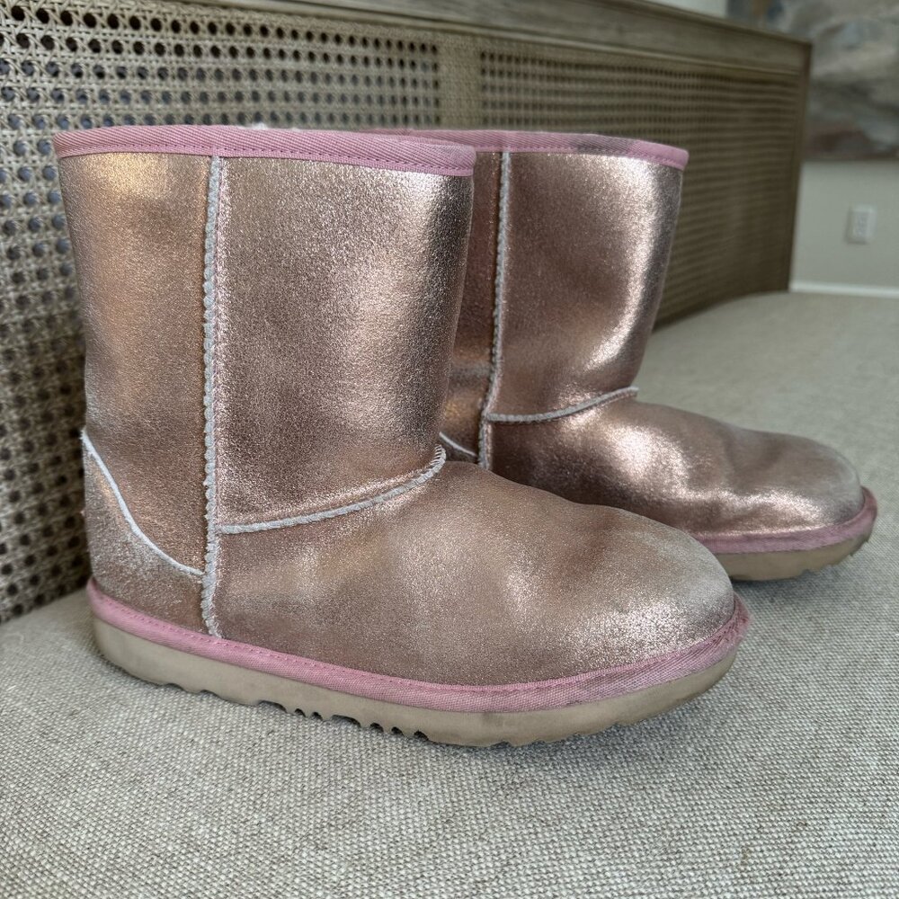 Girls UGGs, Size 5, Metallic Pink